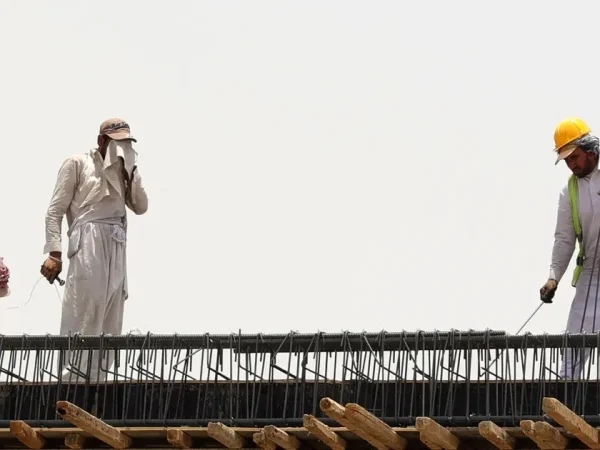 Indian construction workers collaborating on a major Vision 2030 project in Saudi Arabia.