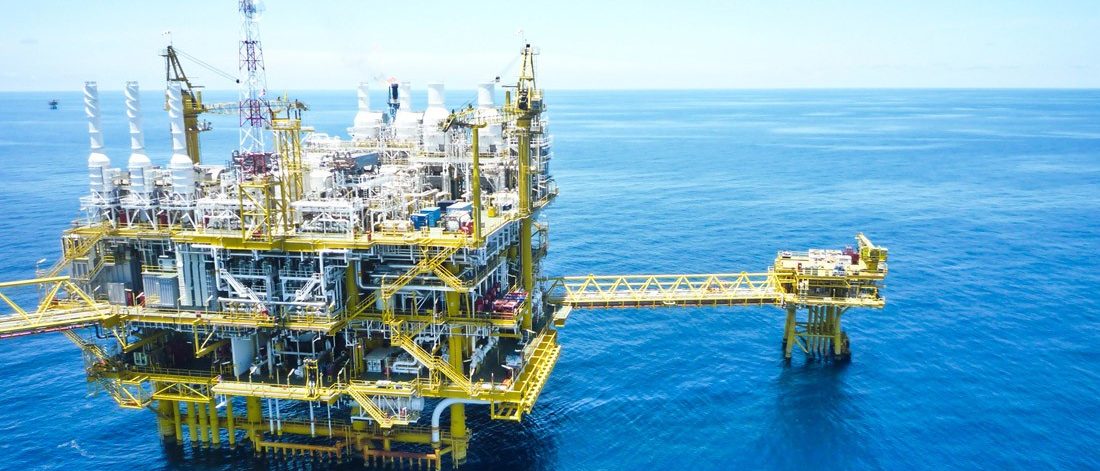 An Indian instrumentation technician working in a Qatar oil and gas facility, a job from JobsGlobal.in.